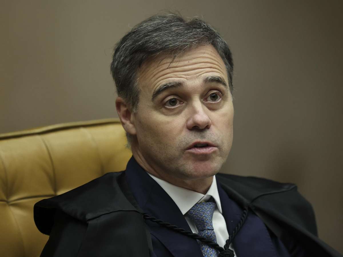 Mendonça decide que não cabe ao TSE divulgar sigilos de Lula e Flávio; entenda