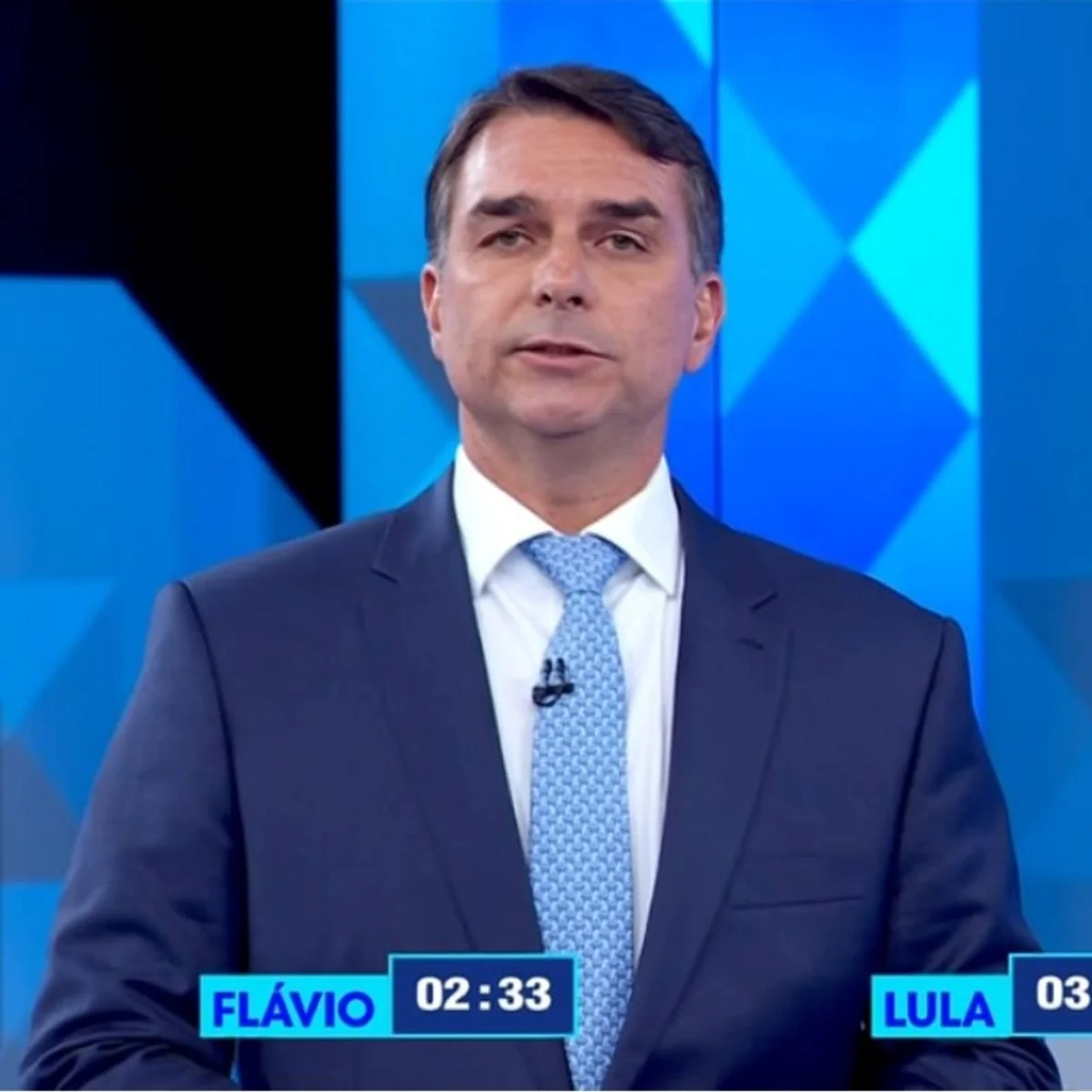 Debate: Flávio Bolsonaro promete reajustar salário mínimo acima da inflação