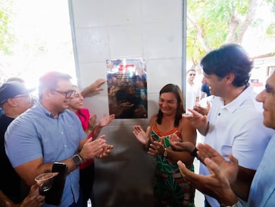Leo Bezerra entrega Mercado do Valentina com estrutura completa e áreas de convivência para a população