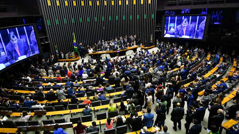 Acabou a fé? O que explica candidatos religiosos não conseguirem ser eleitos em 2026