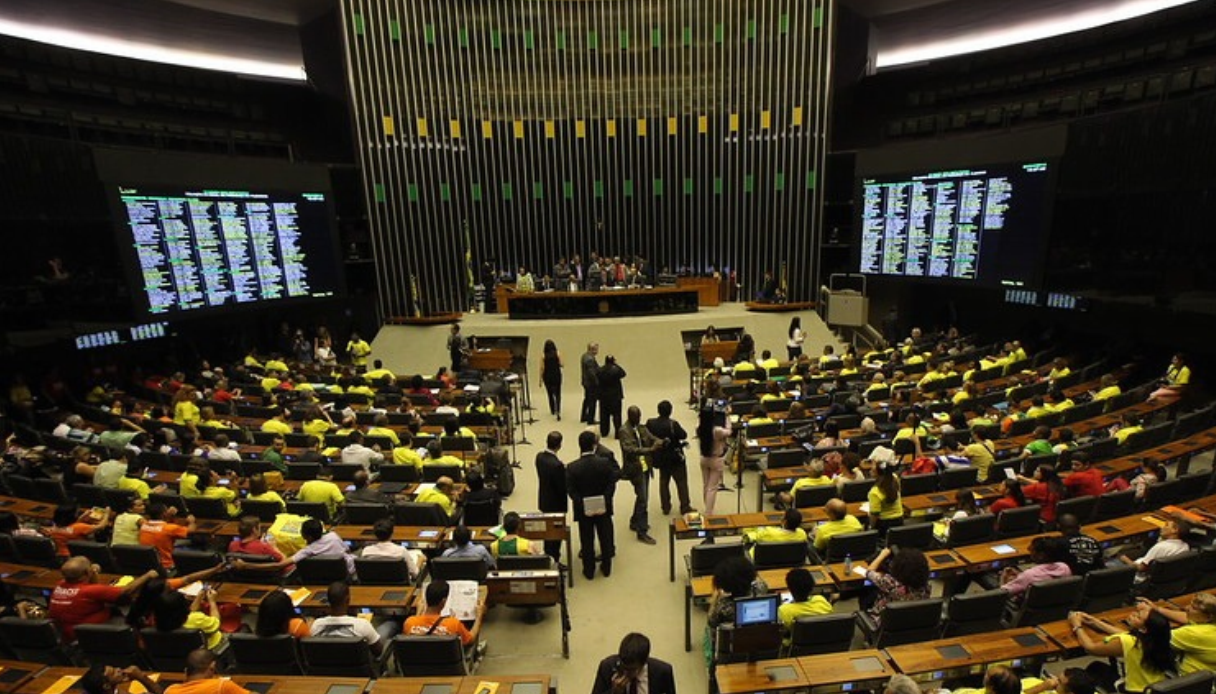 Ex-deputados voltam à Câmara após mudanças e até derrotas eleitorais