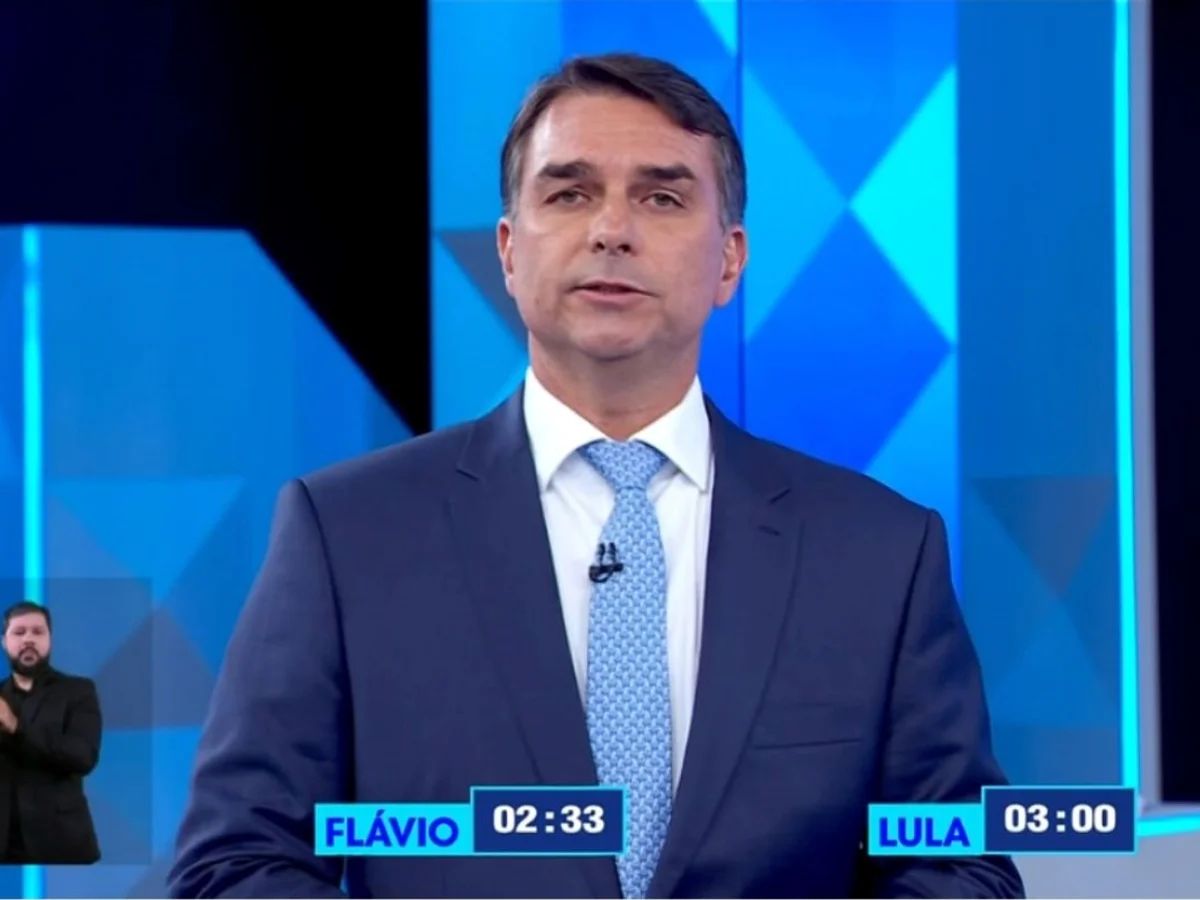 Debate: Flávio Bolsonaro promete reajustar salário mínimo acima da inflação